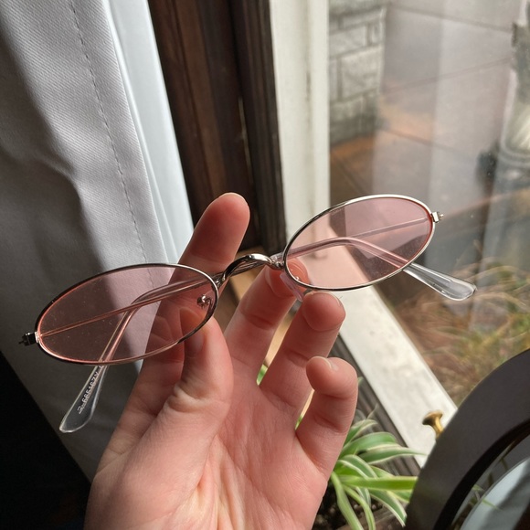 * SOLD* Cropped Levi's Denim Jacket + Free Gift - Picture 5 of 5